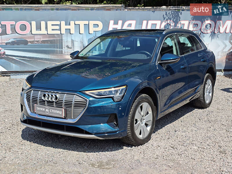 Внедорожник / Кроссовер Audi e-tron 2020 в 