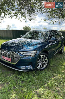 Позашляховик / Кросовер Audi e-tron 2019 в 