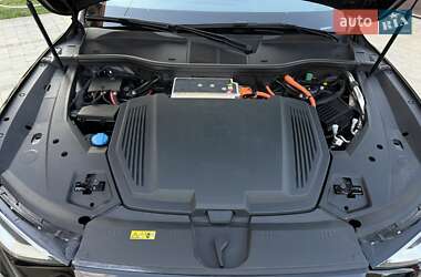 Внедорожник / Кроссовер Audi e-tron 2021 в 
