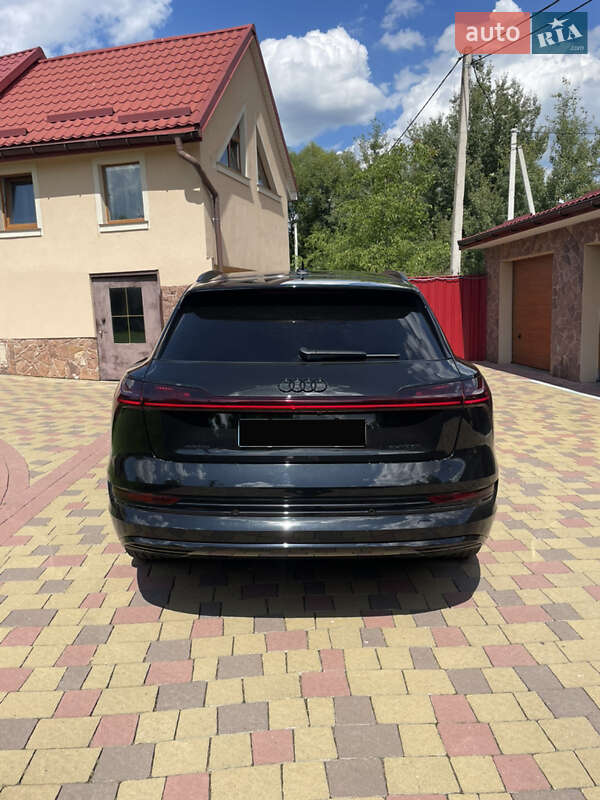 Позашляховик / Кросовер Audi e-tron 2021 в Львові