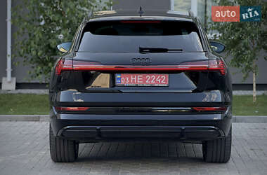 Позашляховик / Кросовер Audi e-tron 2022 в 