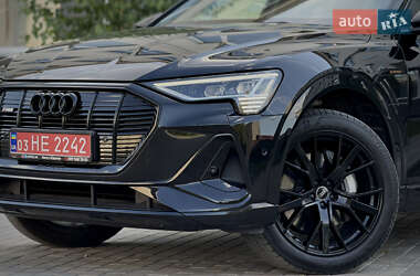 Позашляховик / Кросовер Audi e-tron 2022 в 