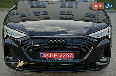 Позашляховик / Кросовер Audi e-tron 2022 в 