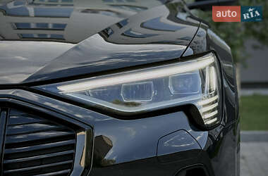 Позашляховик / Кросовер Audi e-tron 2022 в 