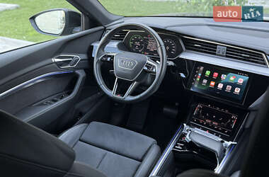 Позашляховик / Кросовер Audi e-tron 2022 в 