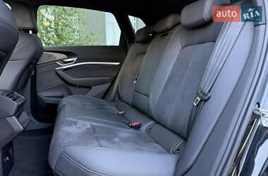Позашляховик / Кросовер Audi e-tron 2022 в 
