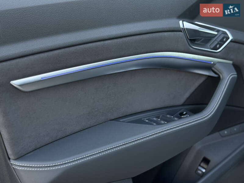 Позашляховик / Кросовер Audi e-tron 2022 в Луцьку