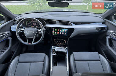Позашляховик / Кросовер Audi e-tron 2022 в 