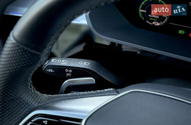 Позашляховик / Кросовер Audi e-tron 2022 в 