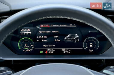 Позашляховик / Кросовер Audi e-tron 2022 в 