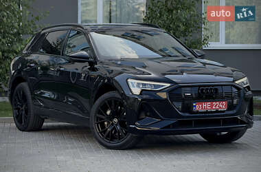 Позашляховик / Кросовер Audi e-tron 2022 в 