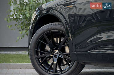 Позашляховик / Кросовер Audi e-tron 2022 в 