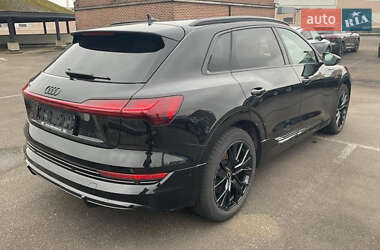 Позашляховик / Кросовер Audi e-tron 2022 в 