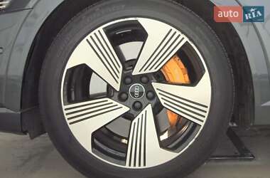 Внедорожник / Кроссовер Audi e-tron 2019 в 
