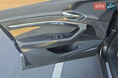 Внедорожник / Кроссовер Audi e-tron 2019 в 