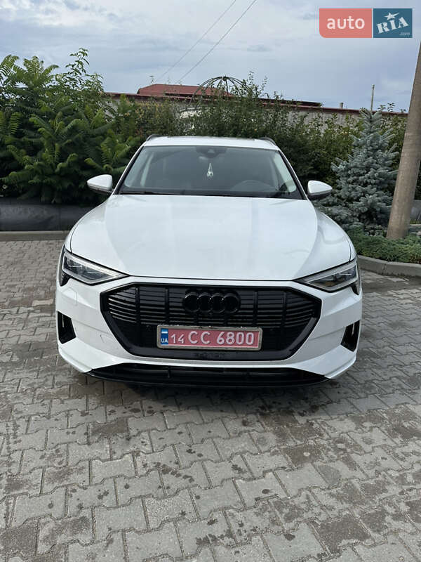 Внедорожник / Кроссовер Audi e-tron 2021 в Новояворовске