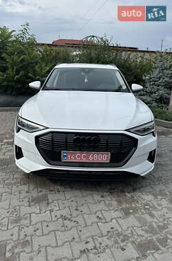 Внедорожник / Кроссовер Audi e-tron 2021 в 