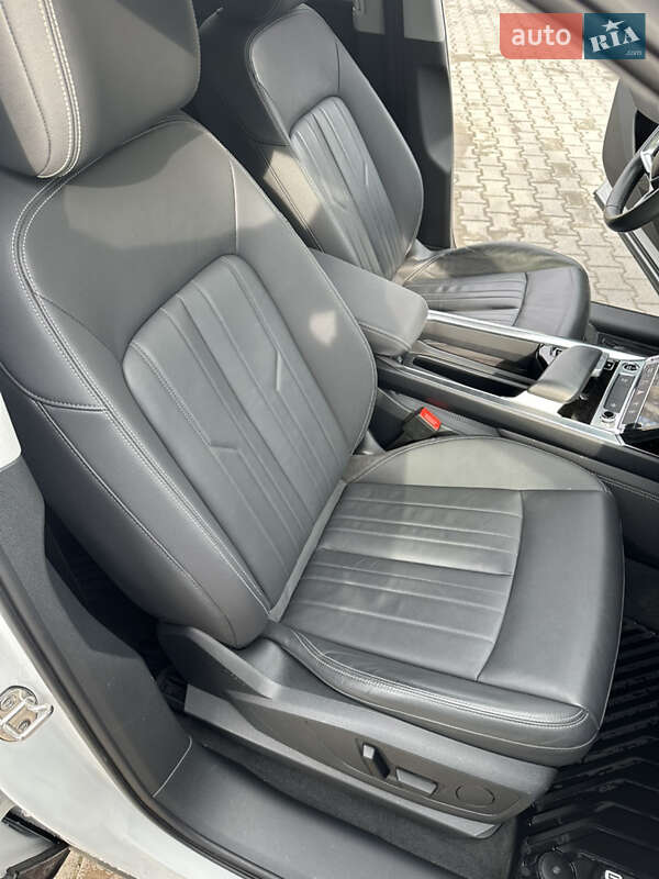 Внедорожник / Кроссовер Audi e-tron 2021 в Новояворовске