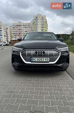Позашляховик / Кросовер Audi e-tron 2022 в 