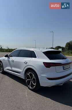 Внедорожник / Кроссовер Audi e-tron 2021 в 