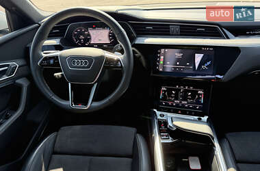 Внедорожник / Кроссовер Audi e-tron 2021 в 