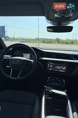 Внедорожник / Кроссовер Audi e-tron 2021 в 