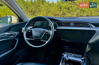 Внедорожник / Кроссовер Audi e-tron 2020 в 