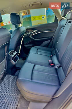 Внедорожник / Кроссовер Audi e-tron 2020 в 