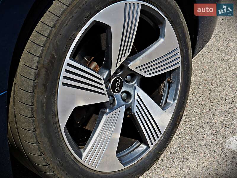 Позашляховик / Кросовер Audi e-tron 2018 в Черкасах