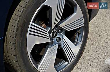 Внедорожник / Кроссовер Audi e-tron 2018 в 