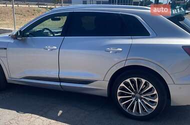 Внедорожник / Кроссовер Audi e-tron 2019 в 