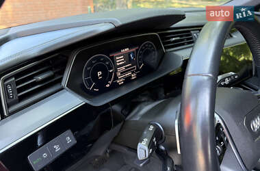 Внедорожник / Кроссовер Audi e-tron 2019 в 