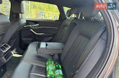 Внедорожник / Кроссовер Audi e-tron 2019 в 