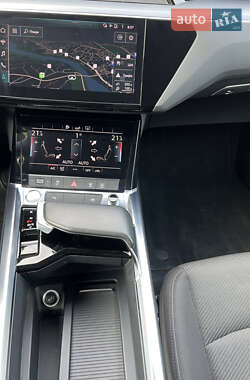Внедорожник / Кроссовер Audi e-tron 2019 в 