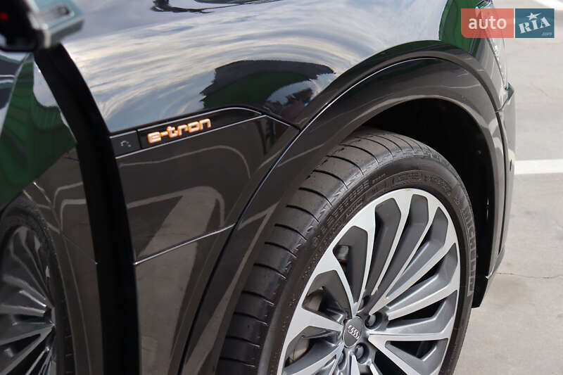 Позашляховик / Кросовер Audi e-tron 2019 в Києві фото 23 Позашляховик / Кросовер Audi e-tron 2019 в Києві