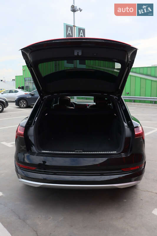 Позашляховик / Кросовер Audi e-tron 2019 в Києві фото 29 Позашляховик / Кросовер Audi e-tron 2019 в Києві