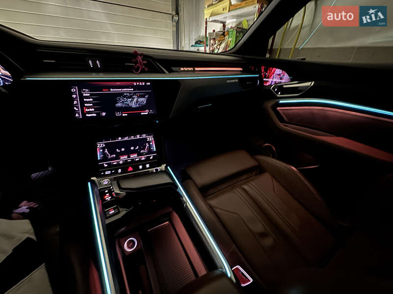 Позашляховик / Кросовер Audi e-tron 2019 в Києві фото 42 Позашляховик / Кросовер Audi e-tron 2019 в Києві