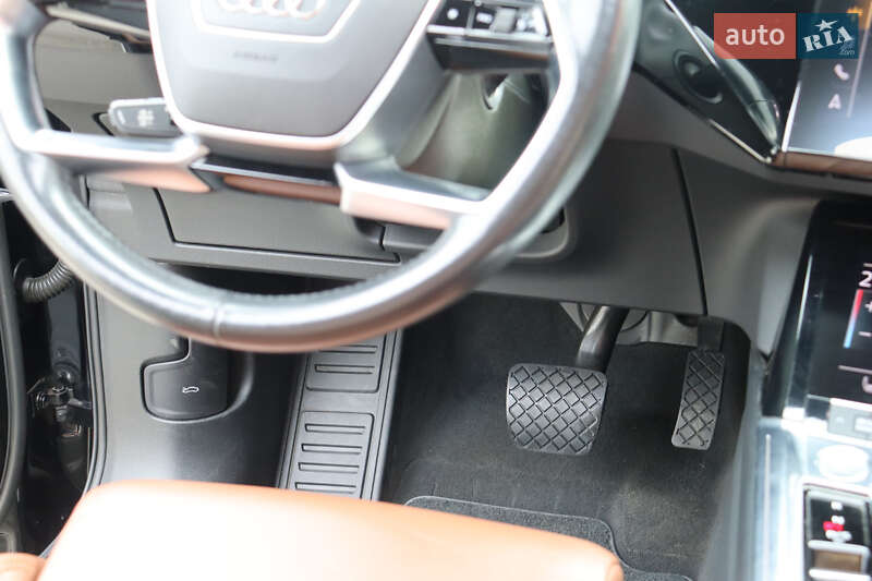 Позашляховик / Кросовер Audi e-tron 2019 в Києві фото 35 Позашляховик / Кросовер Audi e-tron 2019 в Києві