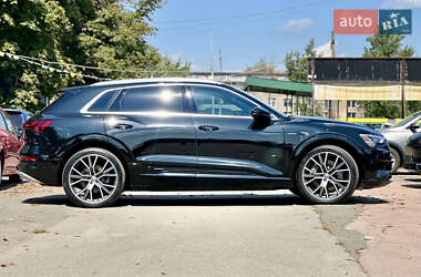 Позашляховик / Кросовер Audi e-tron 2019 в 