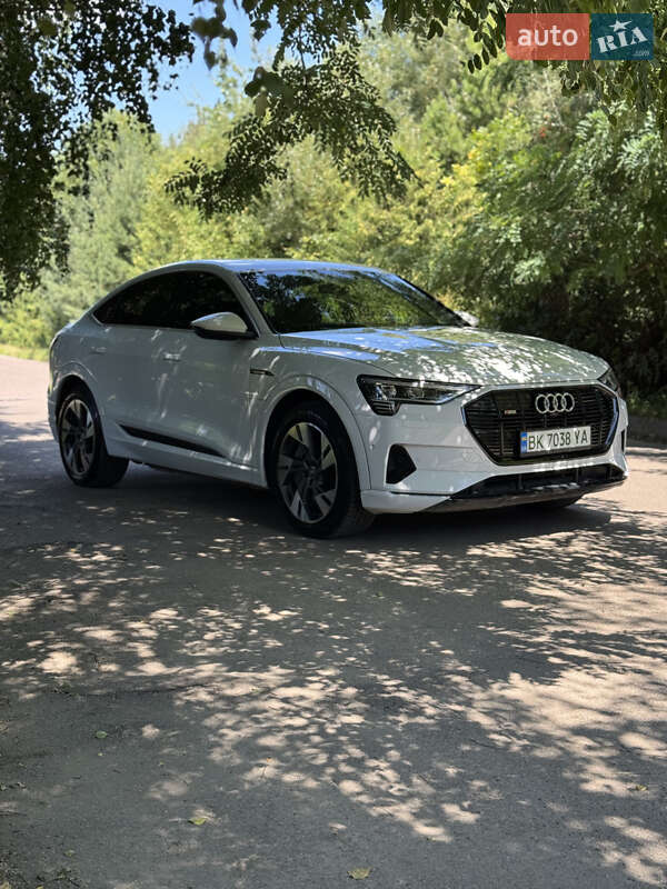 Внедорожник / Кроссовер Audi e-tron 2020 в Ровно