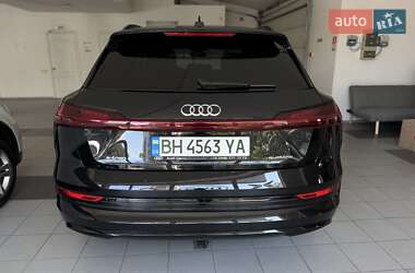 Внедорожник / Кроссовер Audi e-tron 2021 в 