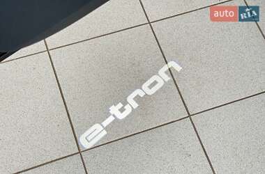 Внедорожник / Кроссовер Audi e-tron 2021 в 