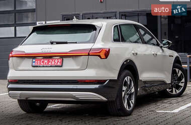 Внедорожник / Кроссовер Audi e-tron 2021 в 