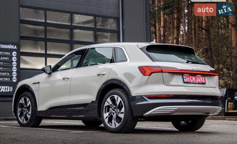 Позашляховик / Кросовер Audi e-tron 2021 в Шептицькому