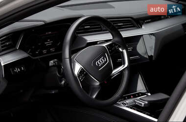 Внедорожник / Кроссовер Audi e-tron 2021 в 