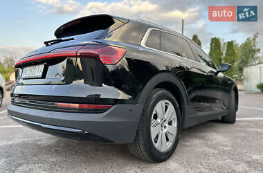 Внедорожник / Кроссовер Audi e-tron 2019 в 