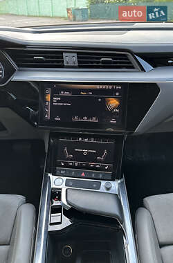 Внедорожник / Кроссовер Audi e-tron 2019 в 