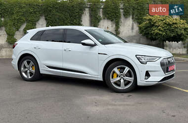 Внедорожник / Кроссовер Audi e-tron 2021 в 