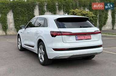 Внедорожник / Кроссовер Audi e-tron 2021 в 