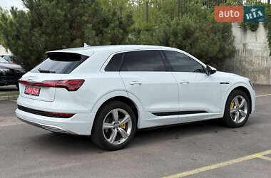 Внедорожник / Кроссовер Audi e-tron 2021 в 